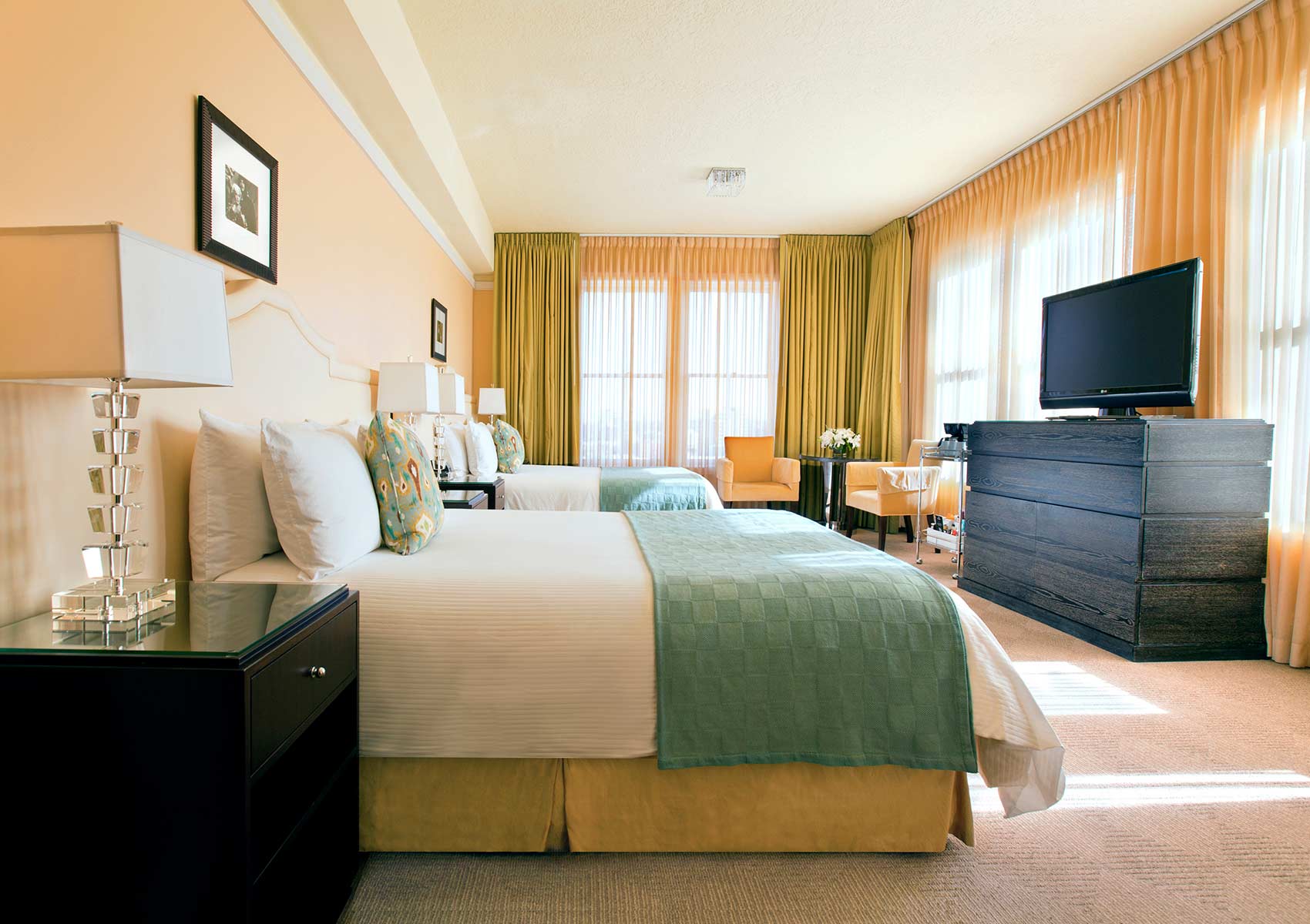 Hotel-deLuxe-Guestroom.jpg